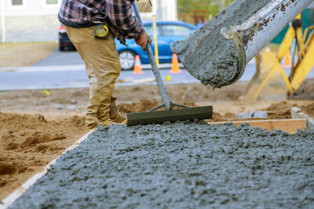 Best Concrete Pool Decks in Oasis, CA
